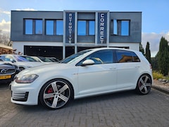 Volkswagen Golf - 2.0 TSI GTI Performance