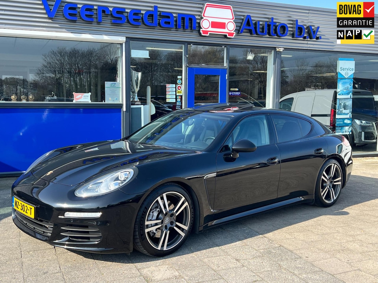 Porsche Panamera - Schuif/kanteldak, leer, navi, afn. trekhaak enz... - AutoWereld.nl