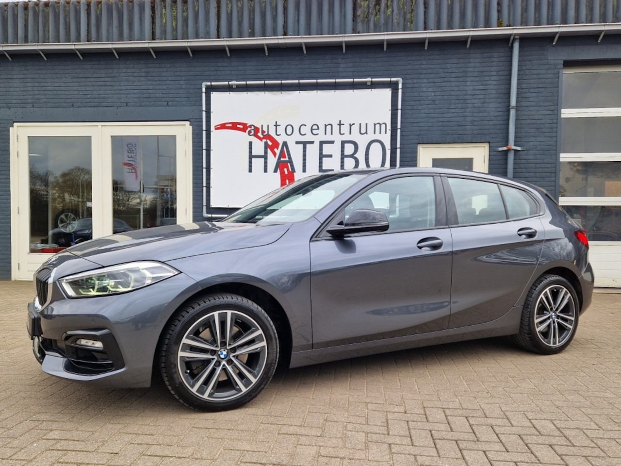 BMW 1-serie - 118I High Executive Sport Navi LED Camera Blackline 17LM - AutoWereld.nl