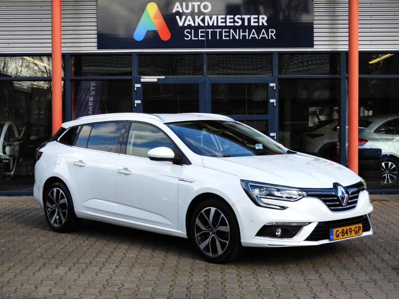 Renault Mégane - 1.3 TCE 160PK AUTOMAAT BOSE CAMERA/TREKH/CARPLAY - AutoWereld.nl