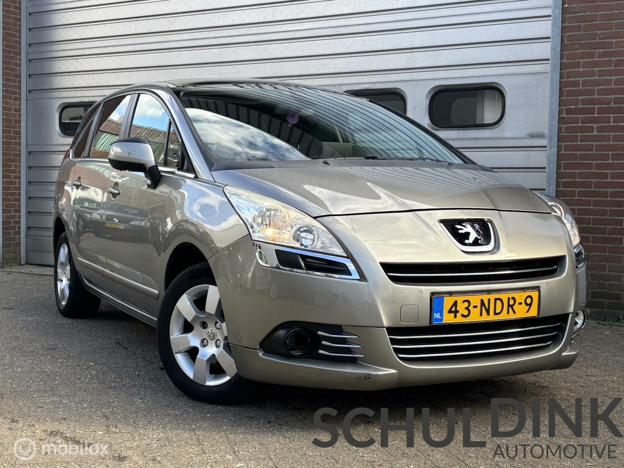 Peugeot 5008 - 1.6 THP Blue Lease Executive 7 PERSOONS|TREKHAAK - AutoWereld.nl