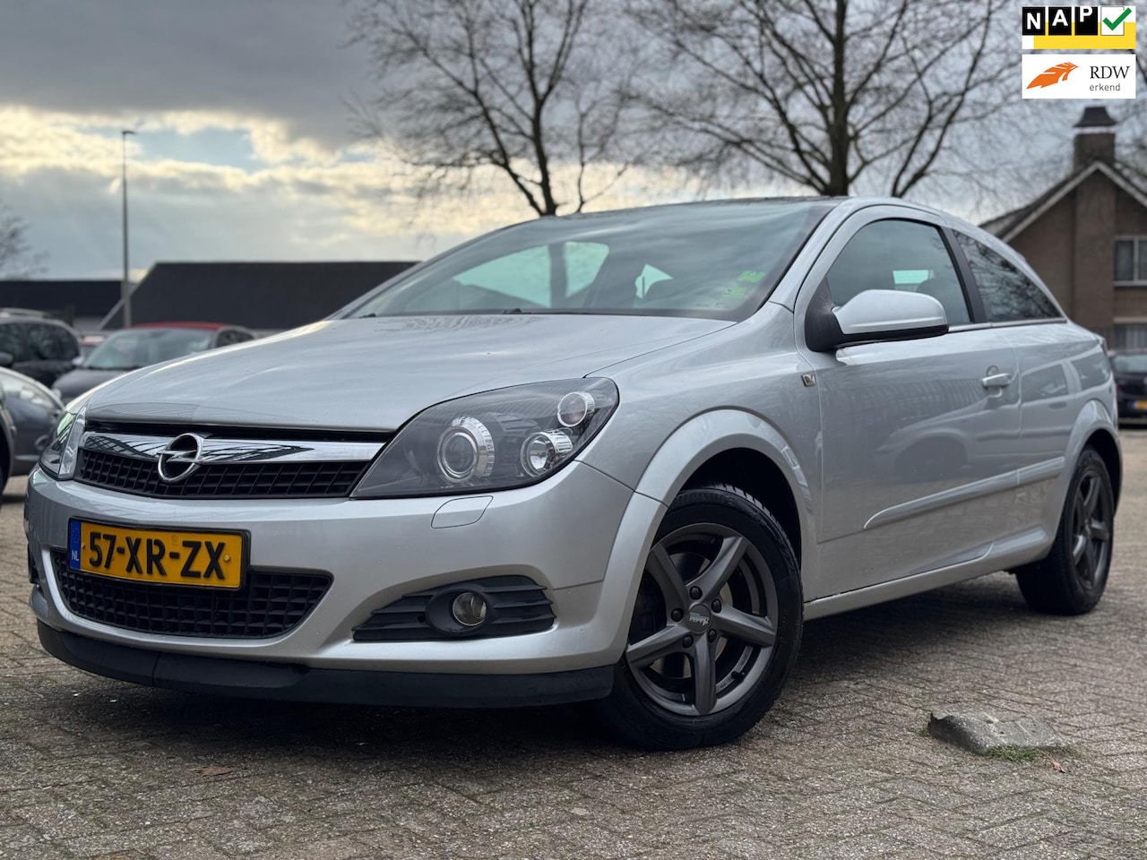 Opel Astra GTC - 1.8 Executive PANORAMA RAAM AIRCO STOELVERW. VOL LEDER - AutoWereld.nl