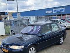 Opel Vectra - 1.8-16V Sport Edition II