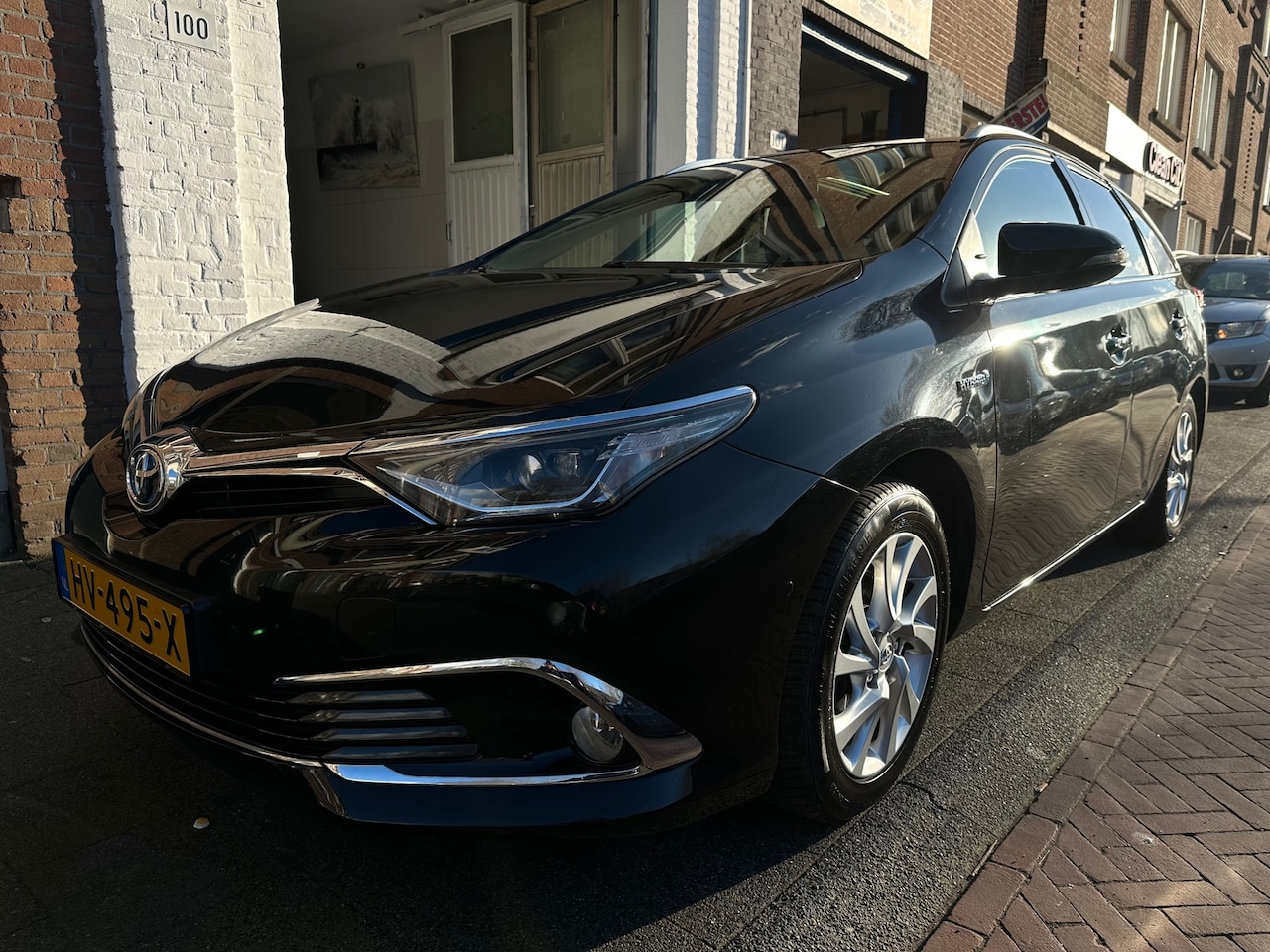 Toyota Auris Touring Sports - 1.8 Hybrid Lease pro Pano Leer Navi PDC Camera LMV - AutoWereld.nl