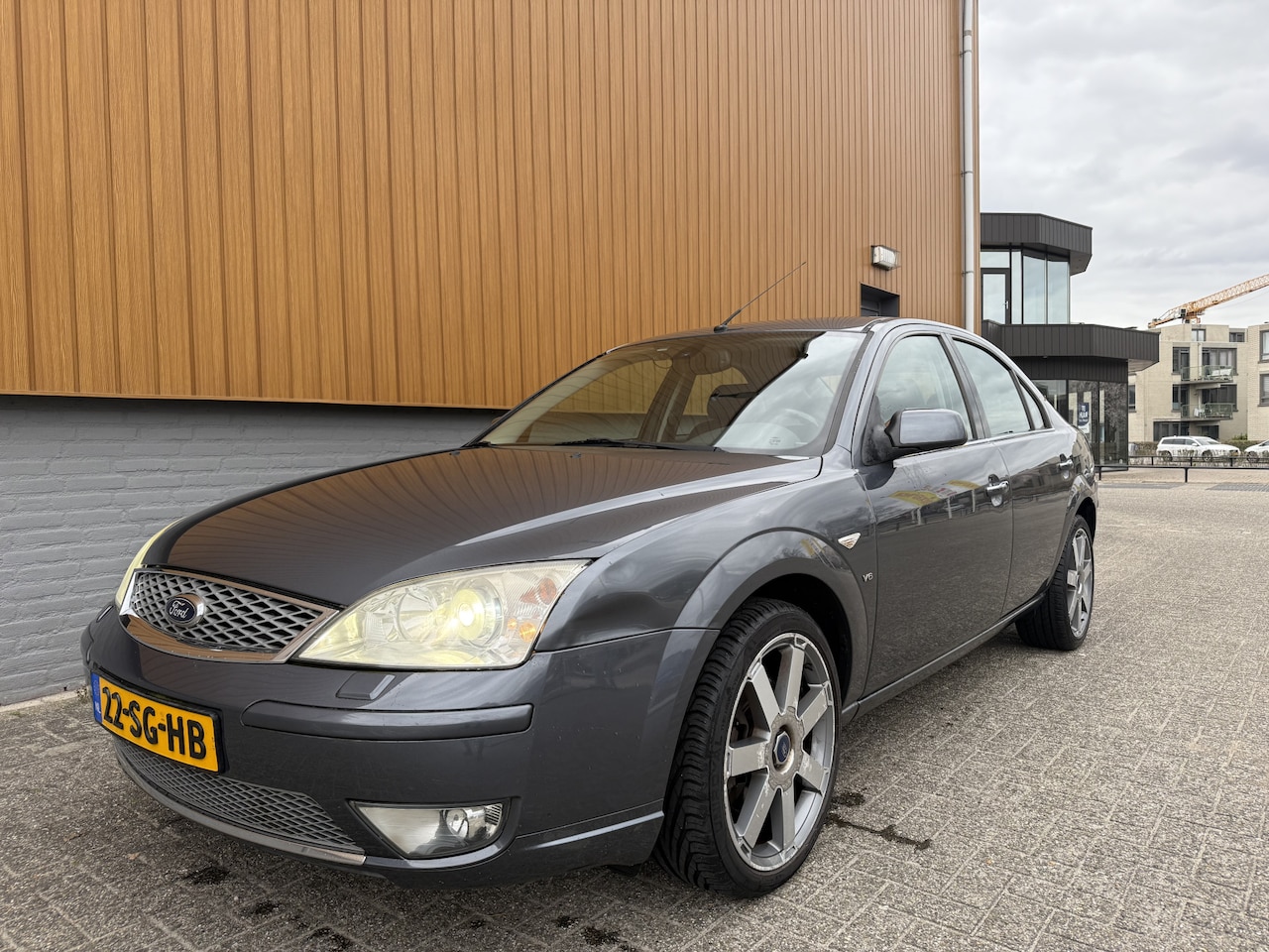 Ford Mondeo - 2.5 V6 Titanium Super nette auto, minimale gebruikerssporen - AutoWereld.nl