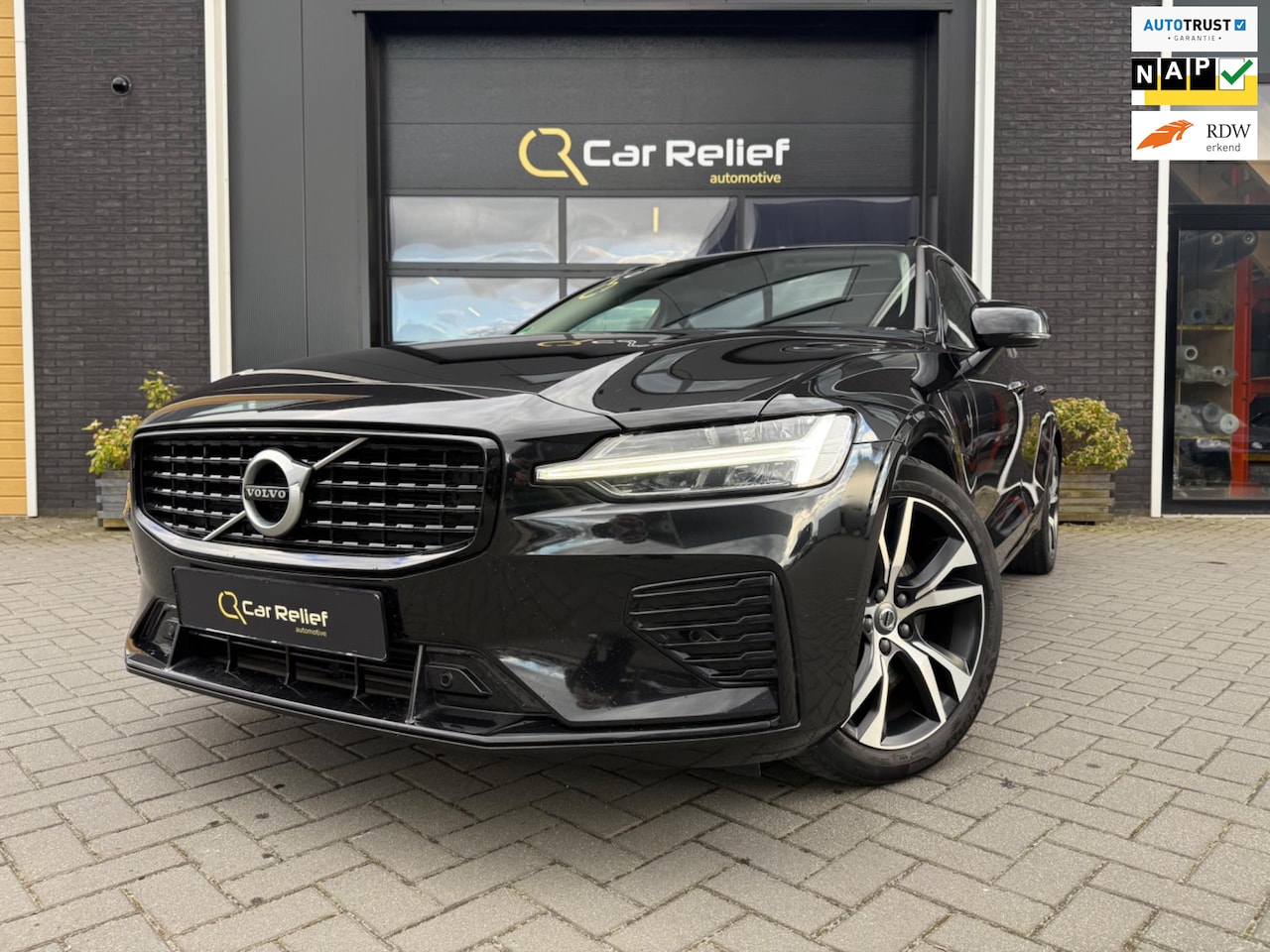 Volvo V60 - 2.0 T6 Recharge AWD R-Design 2.0 T6 Recharge AWD R-Design, Stoel- en stuurverwarming, Apple CarPlay, Parkeercamera, Lan - AutoWereld.nl