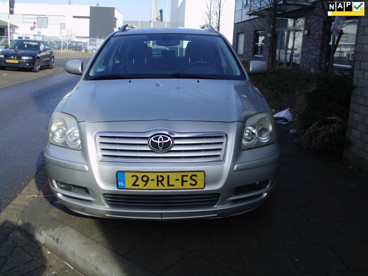 Toyota Avensis Wagon - 2.4 VVTi Executive met navi leer airco - AutoWereld.nl