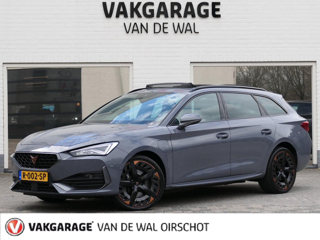 CUPRA Leon Sportstourer - 1.4 e-Hybrid VZ Copper Edition | Panoramadak | Leder | Memory | Draadloze telefoonlader | - AutoWereld.nl