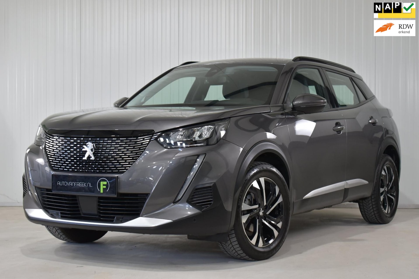 Peugeot 2008 - 1.2 PureTech Allure | 1E EIG | DEALER | CARPLAY | VIRTUAL | GROOT NAVI | SPORTSTOELEN - AutoWereld.nl