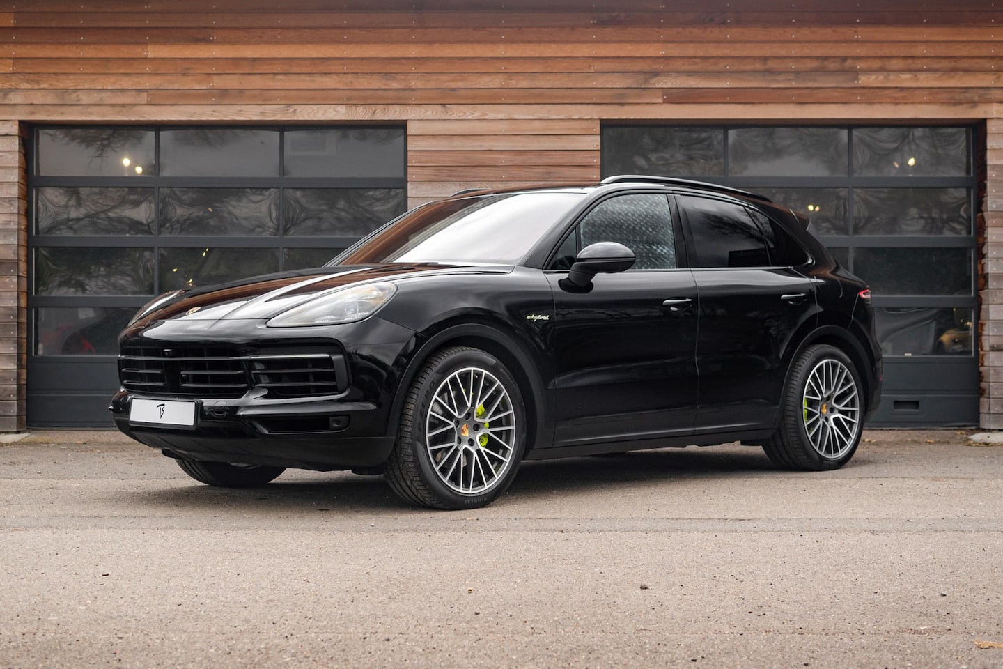 Porsche Cayenne - 3.0 E-Hybrid *RearSeatEntert-Nachtzicht-HUD-ACC-PDCC-el. Trekh - AutoWereld.nl