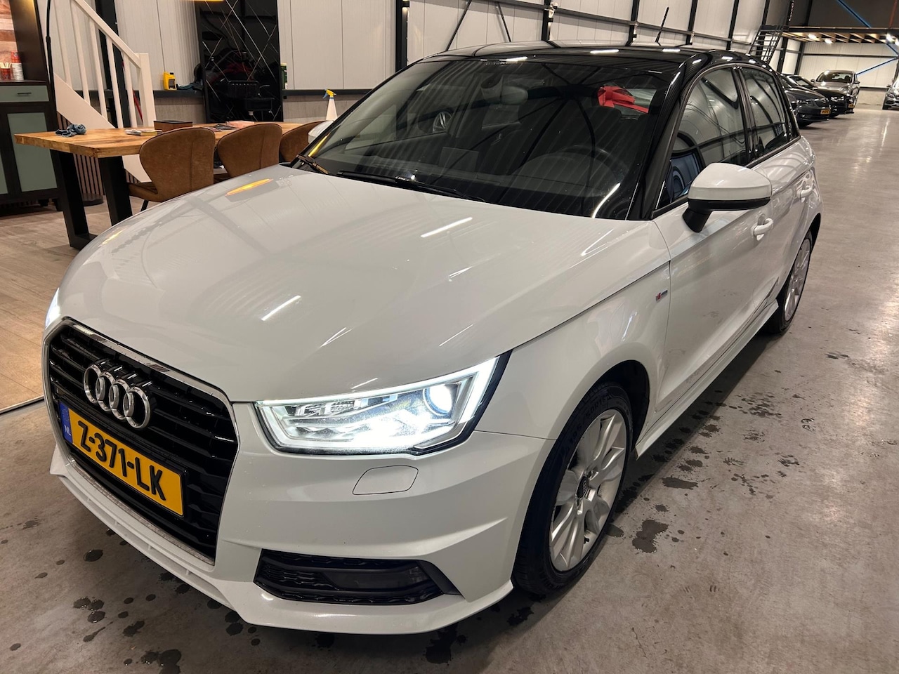 Audi A1 Sportback - 1.0 TFSI S-Line 2016 Xenon / led /Navi - AutoWereld.nl