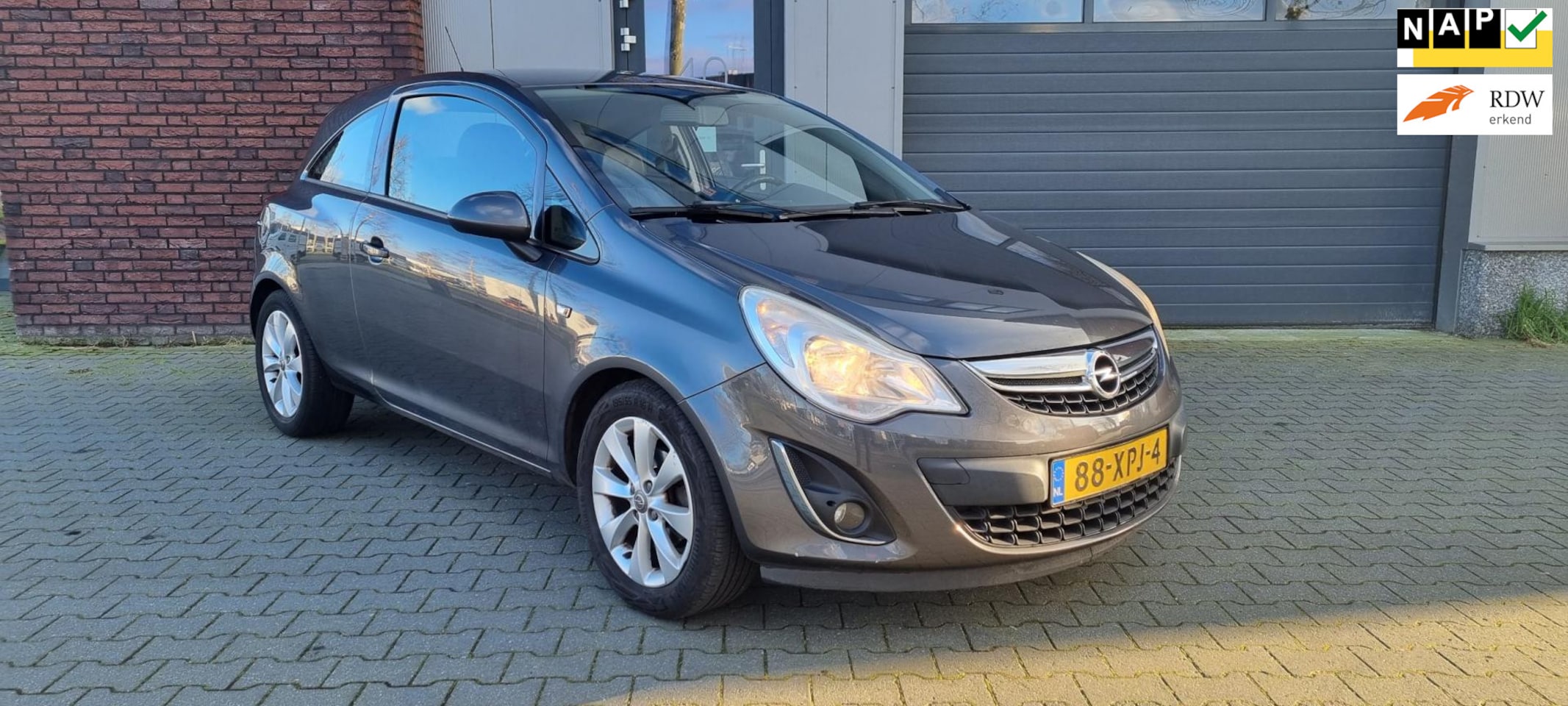 Opel Corsa - 1.2-16V Anniversary Edition 1.2-16V Anniversary Edition - AutoWereld.nl