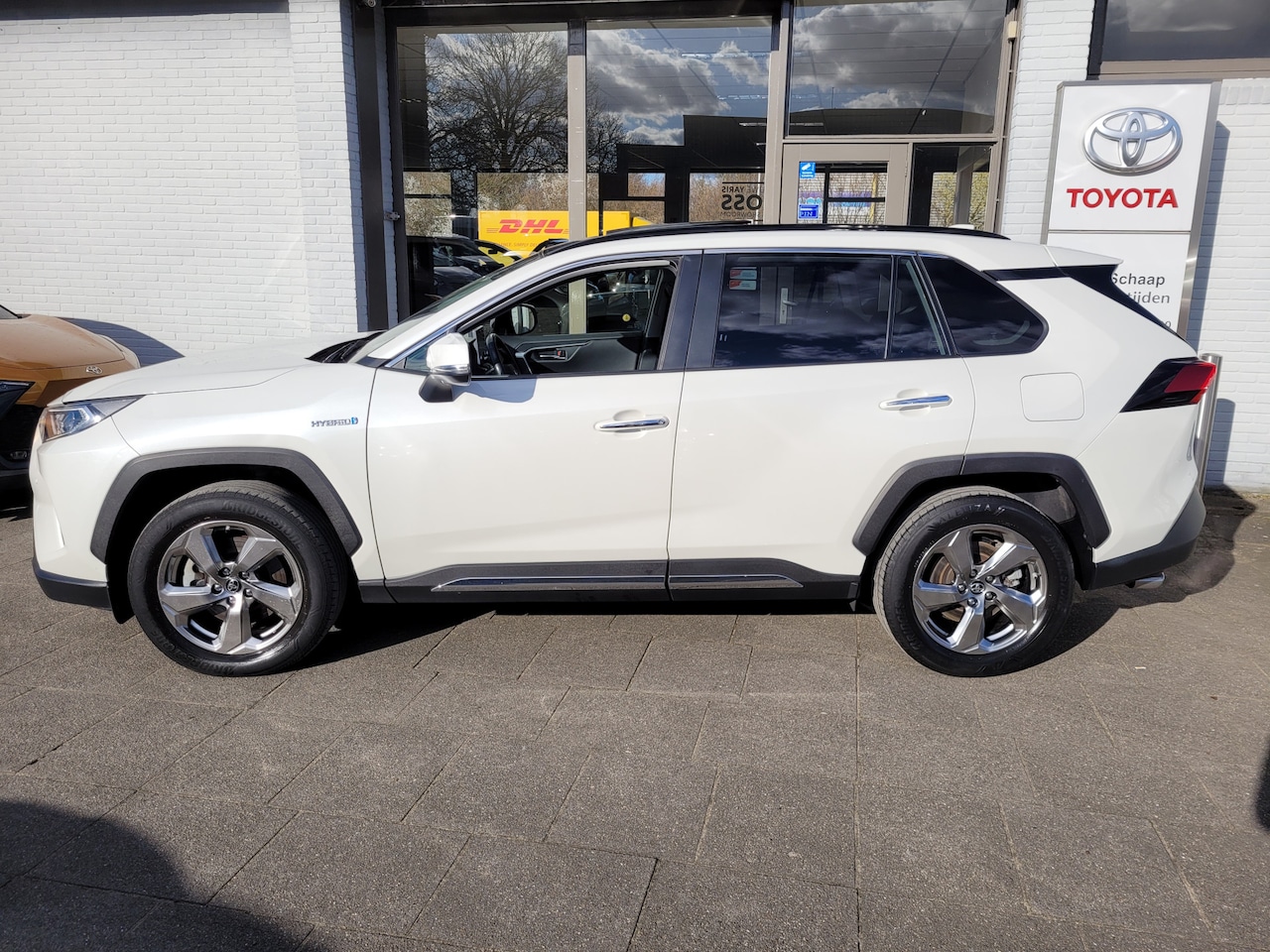 Toyota RAV4 - 2.5 Hybrid Executive | Panorama Schuifdak | Cruise Control | Zwart leder | Trekhaak - AutoWereld.nl