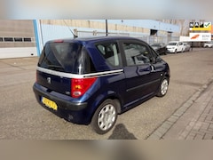 Peugeot 1007 - 1.4 { Automaat } 2005 NAP Airco Apk 10/03/2026