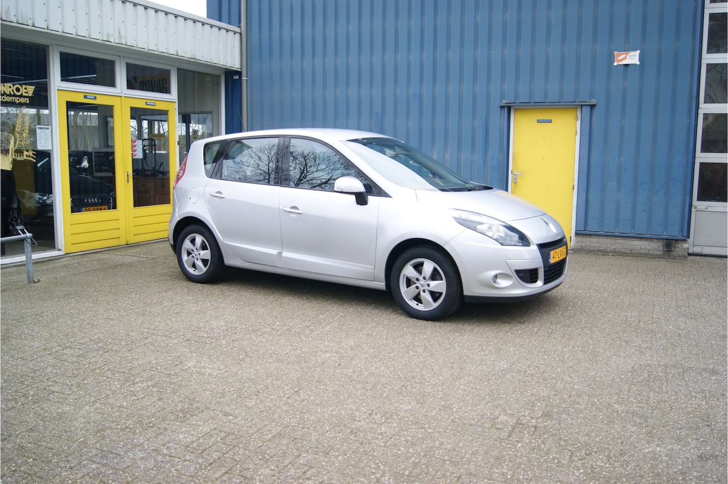 Renault Scénic - 2.0i Dynamique Automaat, Airco/ECC, Navi, MOOI!!!! - AutoWereld.nl