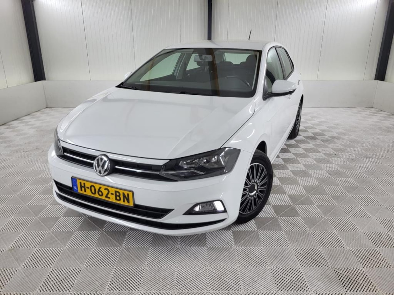 Volkswagen Polo - 1.0 MPI Comfortline 1.0 MPI Comfortline, Navigatie, App-connect - AutoWereld.nl