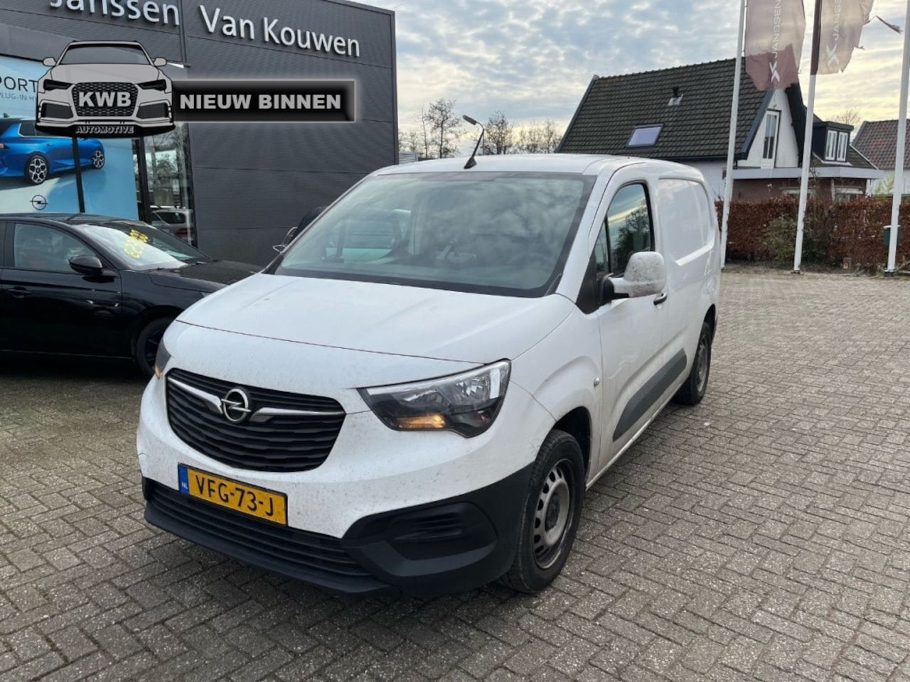 Opel Combo - 1.5D L2H1 Navigatie Airco Cruise Trekhaak - AutoWereld.nl