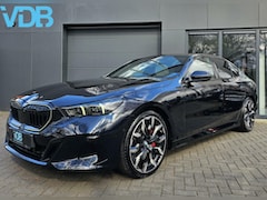 BMW 5-serie - 520i M-SPORT CARBON BOWERS&WILKINS BOMVOL UNIEK