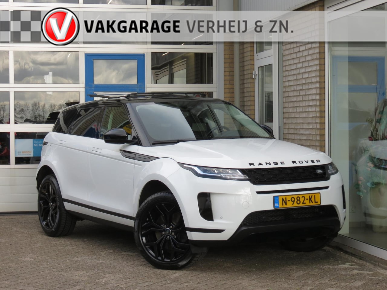 Land Rover Range Rover Evoque - P200 AWD R-Dynamic HSE Pano|Camera|Navi|Cruise|Clima|TrekhaaK|Vol Leder int. - AutoWereld.nl