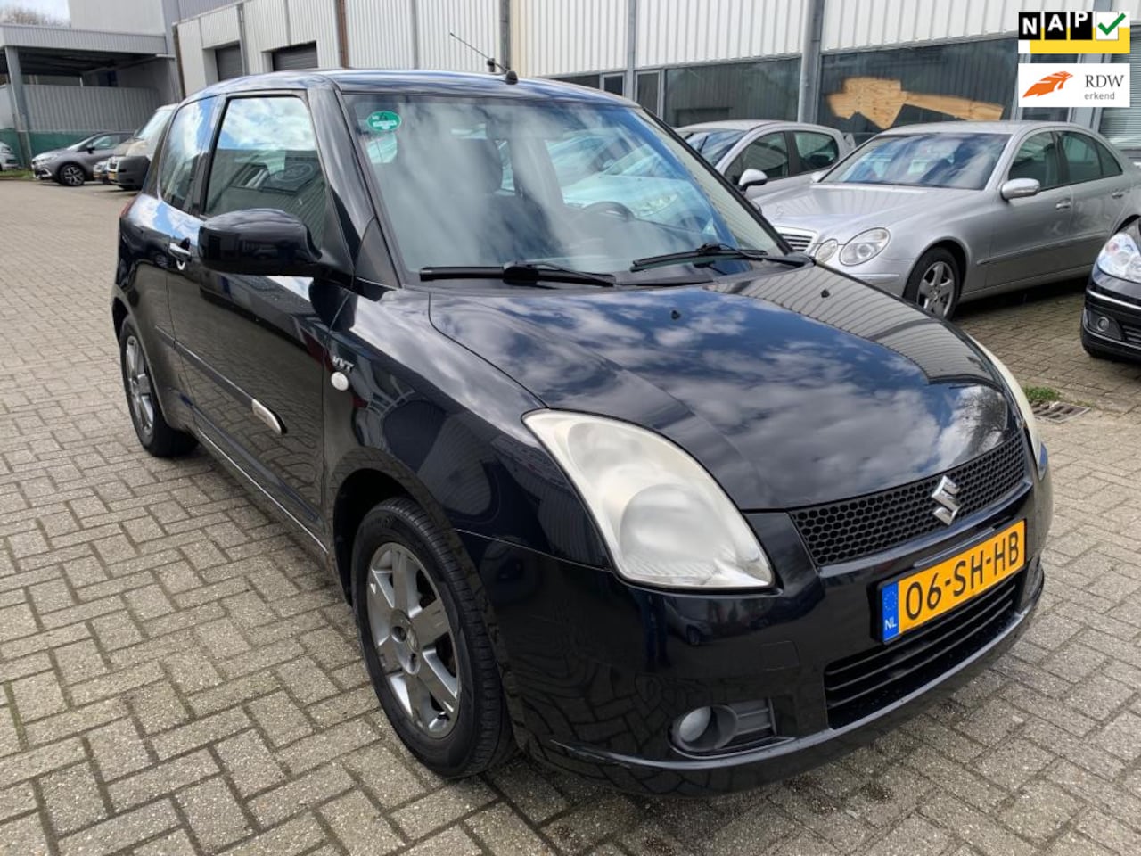 Suzuki Swift - 1.5 SPORT Airco Elektr pakket Navi grootscherm LM Velgen Rijdt en schakelt perfect - AutoWereld.nl