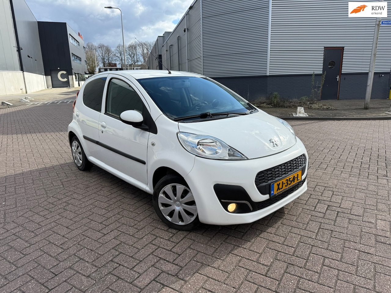 Peugeot 107 - 1.0 Access Accent Airco apk 5 dr - AutoWereld.nl