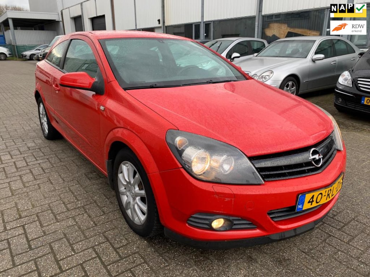 Opel Astra GTC - 1.6 Sport Airco Elektr pakket LM Velgen Rijdt en schakelt perfect - AutoWereld.nl