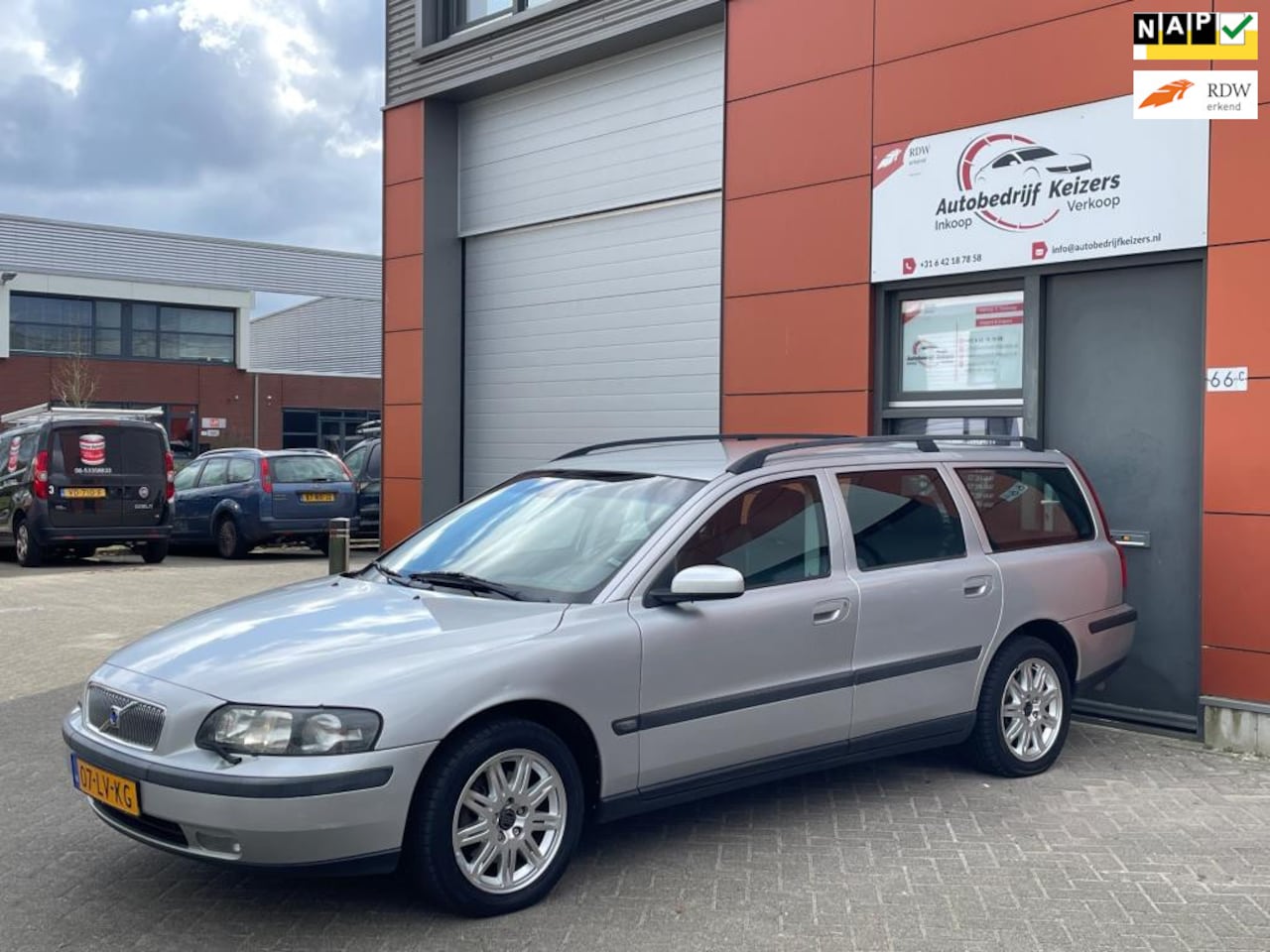 Volvo V70 - 2.4 Edition II APK NAP AIRCO CRUISE AUTOMAAT TREKHAAK - AutoWereld.nl