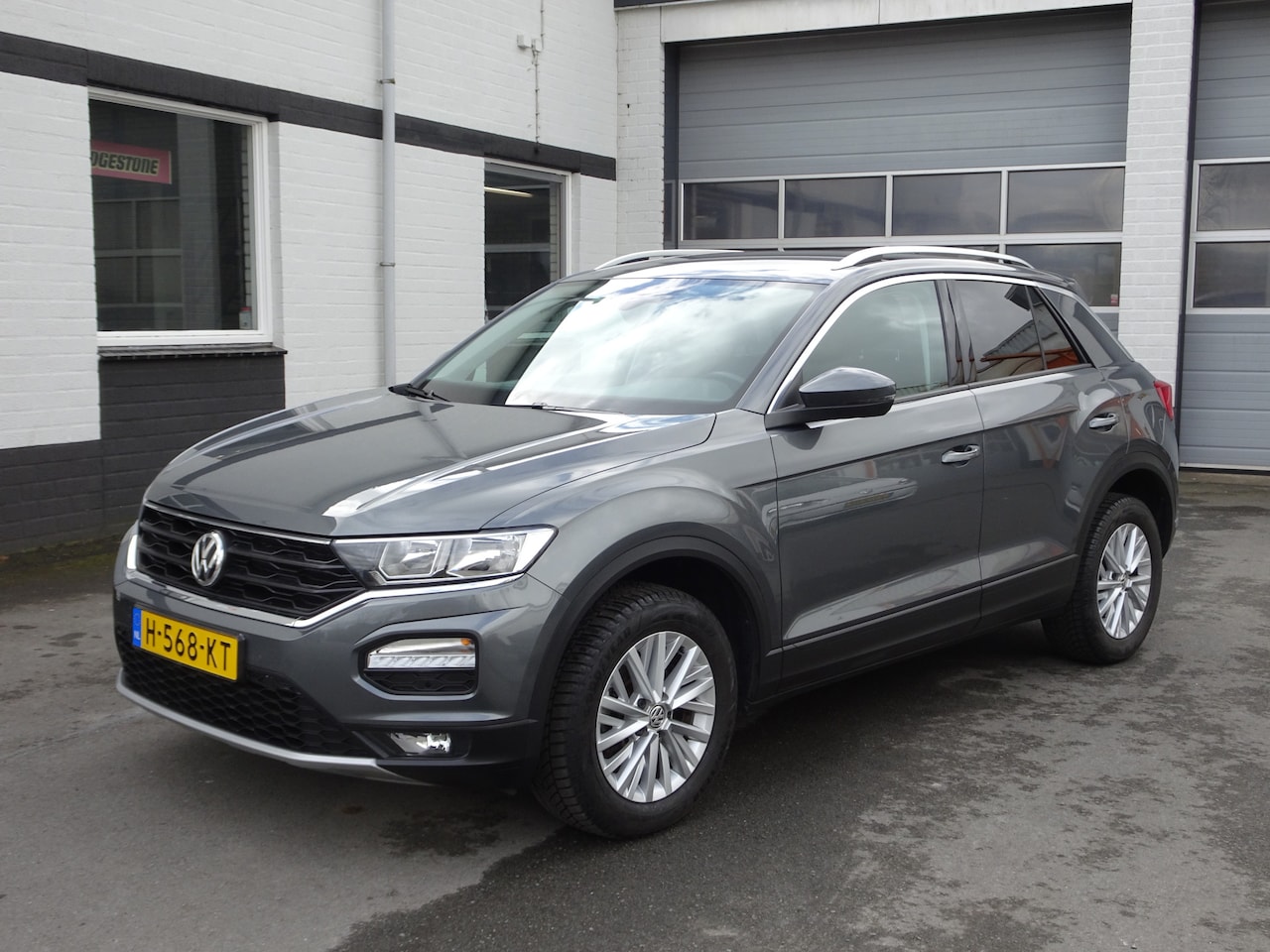 Volkswagen T-Roc - 1.0 TSI Style Business Automatische airco, licht metalen velgen, cruise controle, navigati - AutoWereld.nl