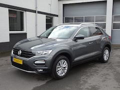 Volkswagen T-Roc - 1.0 TSI Style Business Automatische airco, licht metalen velgen, cruise controle, navigati