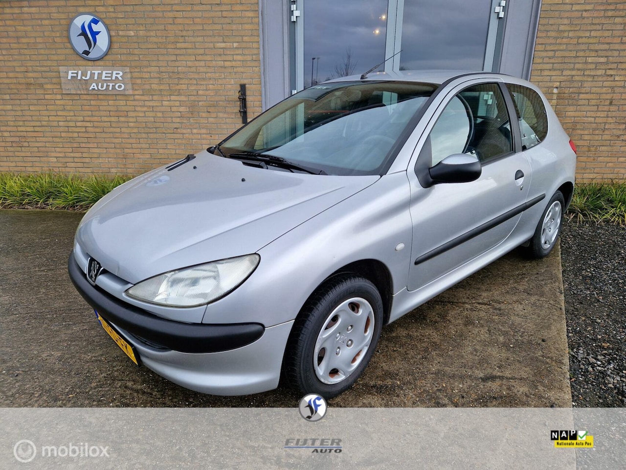 Peugeot 206 - 1.6 XR Nieuwe Apk - AutoWereld.nl