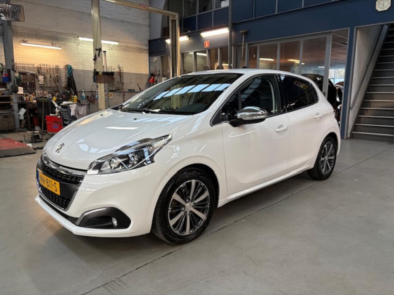 Peugeot 208 - 1.2 PureTech 82PK 5D Allure | Navigatie | Climate control | Apple carplay/ Mirrorlink | Cr - AutoWereld.nl