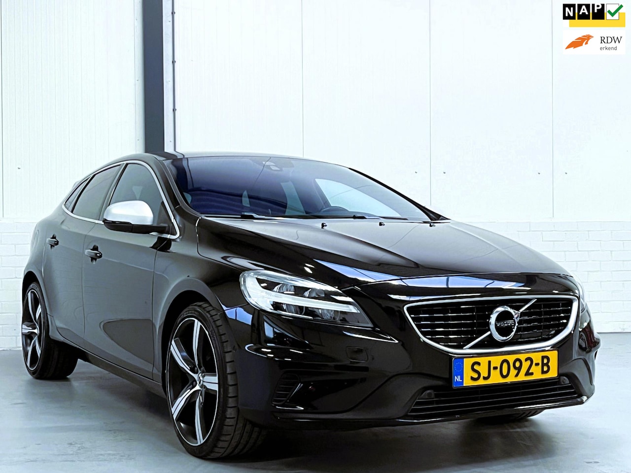 Volvo V40 - 2.0 T4 R-Design Pano|Dealer O.H.|Trekhaak - AutoWereld.nl