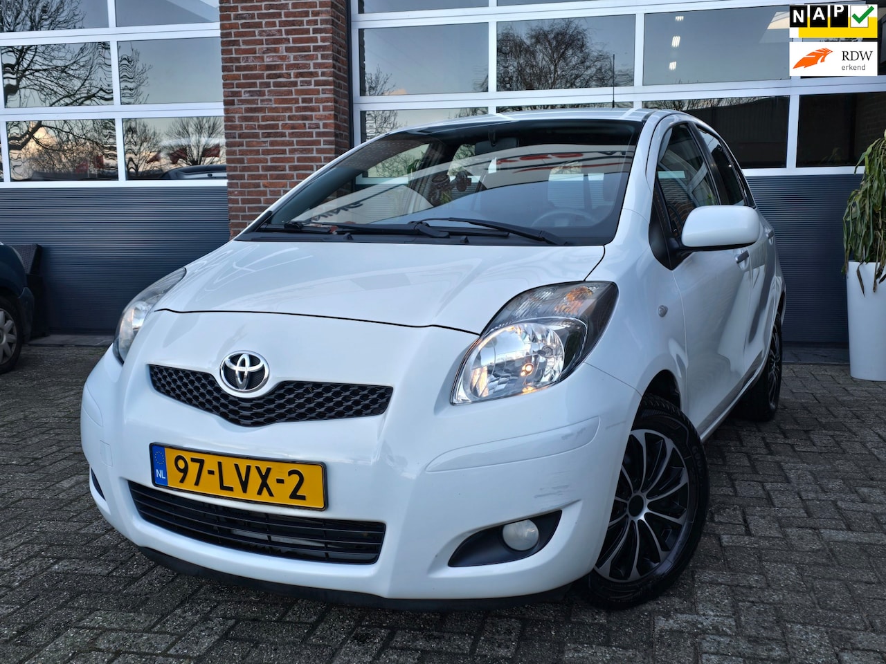 Toyota Yaris - 1.3 VVTi Aspiration 5DR| Automaat |Nap |Clima - AutoWereld.nl