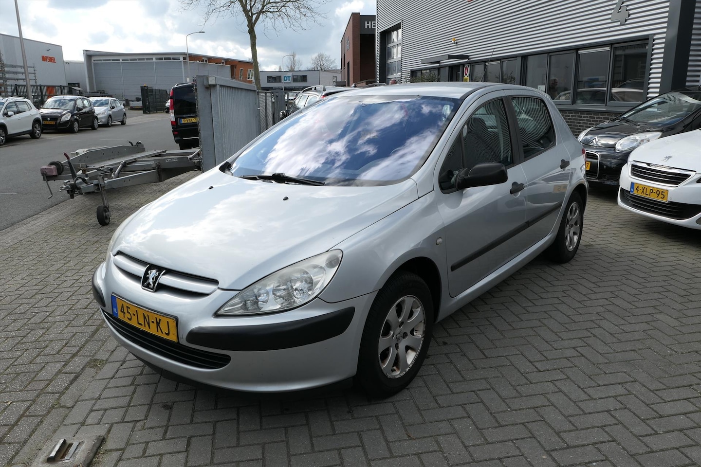 Peugeot 307 - 1.6-16V XR 1.6 16V 5-DEURS XR - AutoWereld.nl