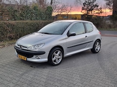 Peugeot 206 - 1.4 XS Premium Lederen/alcantara bekleding, elek. bedienbare ramen, nieuwe distributie!