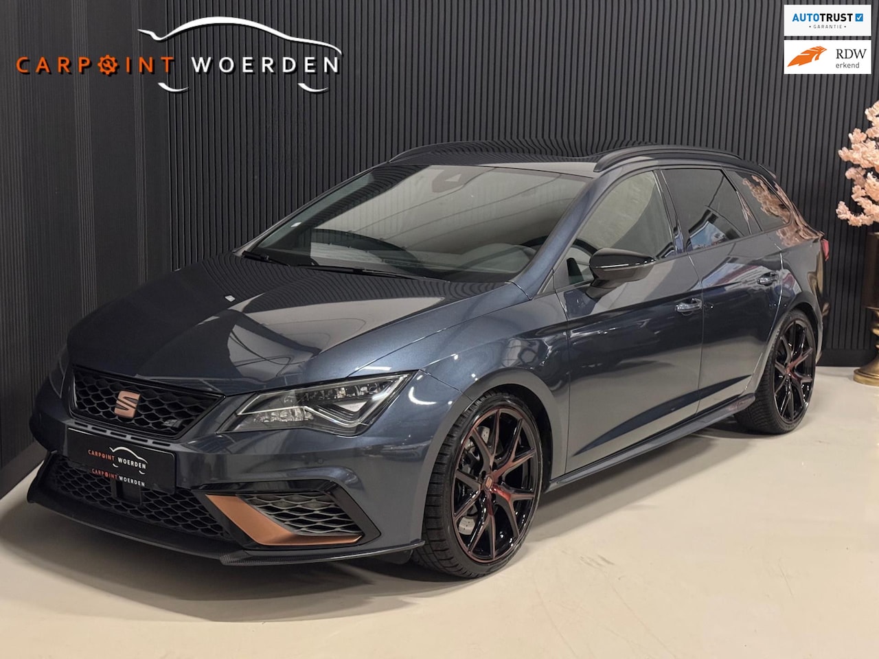 Seat Leon ST - 2.0 TSI CUPRA R 300 4drive | PANO | VIRTUAL | KUIP | VOL! - AutoWereld.nl