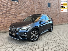 BMW X1 - XDrive20i High Executive PANO-HUD