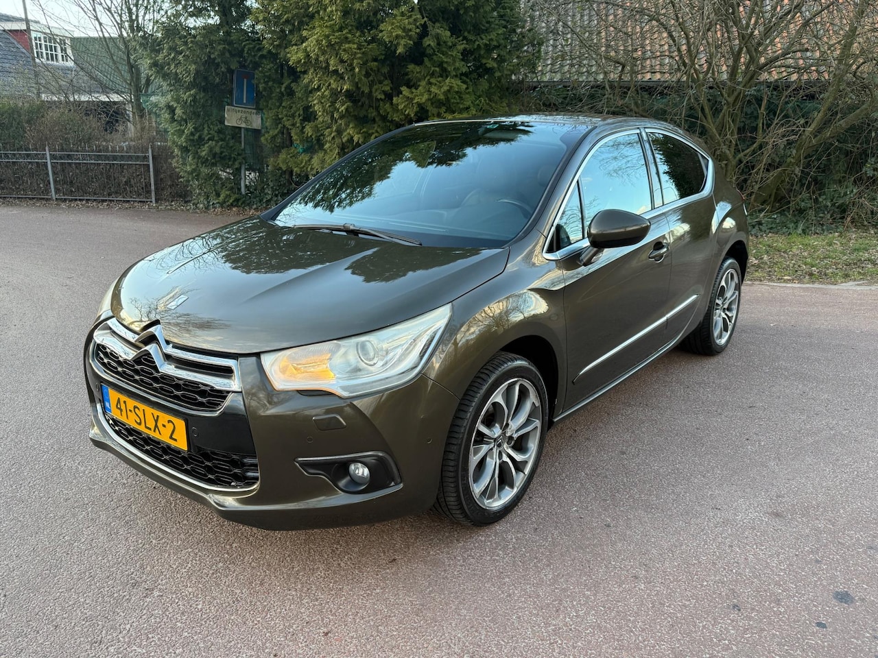 Citroën DS4 - 1.6 THP Sport Chic / Navi / Leder / Xenon / NAP / Lm / pdc / - AutoWereld.nl