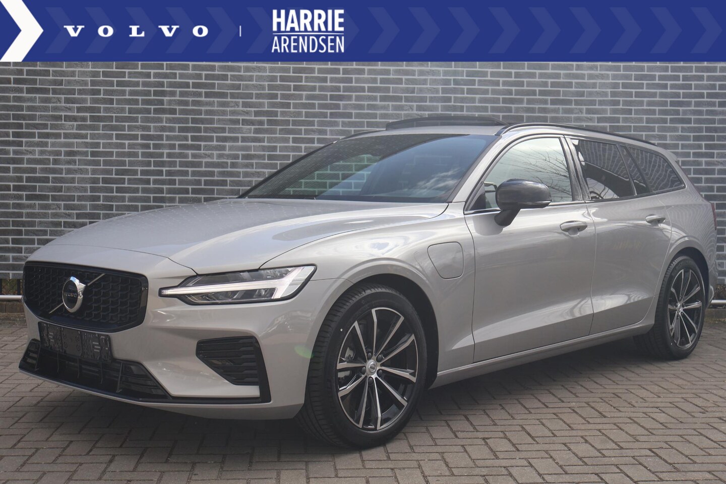 Volvo V60 - T6 Plug-in hybrid AWD Plus Dark | Adaptieve Cruise Control| Panoramadak | Schuifdak | Geti - AutoWereld.nl