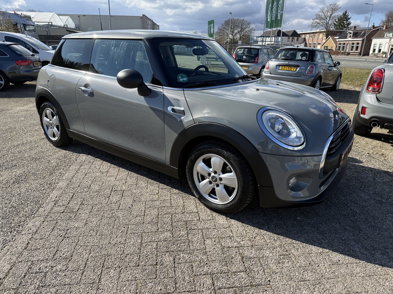 MINI One - Mini 1.2 Salt. LED lamp,stoelverw,pdc.Storing !! Moonwalk Grey - AutoWereld.nl