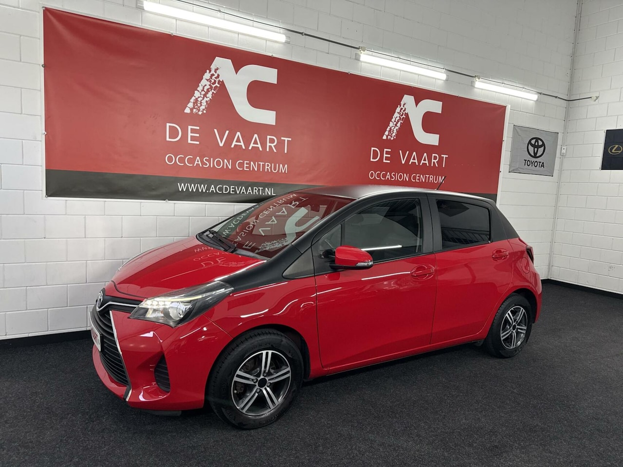 Toyota Yaris - 1.0 VVT-i Trend Bi-Tone - NAVI/CAM/LANEASSIST - AutoWereld.nl