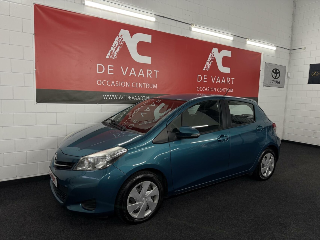 Toyota Yaris - 1.3 VVT-i Dynamic - 6BAK/AIRCO/CAMERA/NAP - AutoWereld.nl