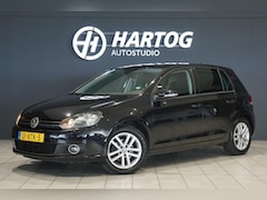 Volkswagen Golf - 1.2 TSI Highline BlueMotion *EERSTE EIGENAAAR* + TREKHAAK / NAVIGATIE