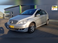 Mercedes-Benz B-klasse - 170 in zeer nette staat Trekhaak All season Stoel verwarming Climate control Hoge instap A