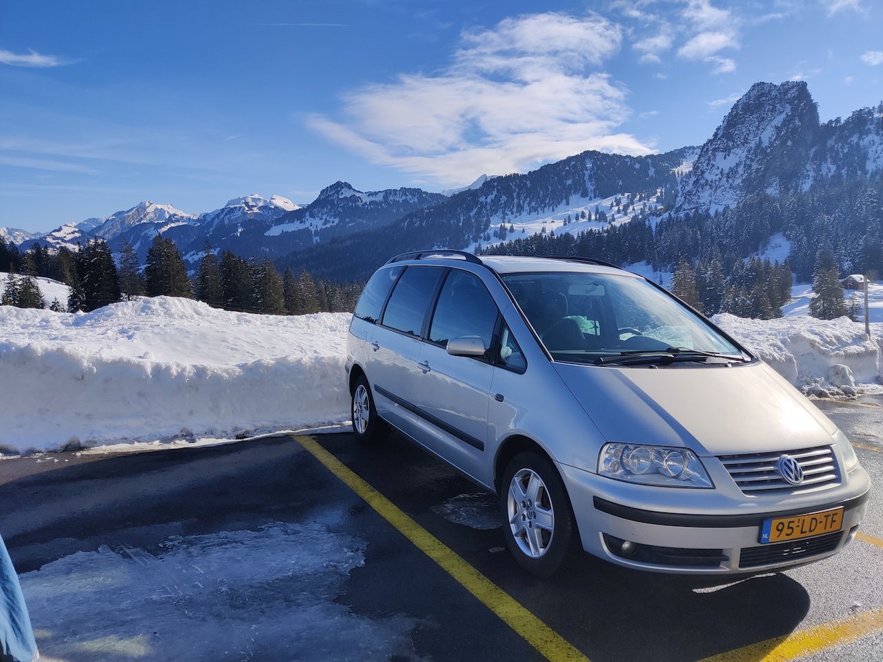 Volkswagen Sharan - 1.8 Turbo Comfortline NLAuto 150pk NAP CruisControl CarPlay+Camera 7p APK11-2025 CH-Vignet Trekhaak - AutoWereld.nl