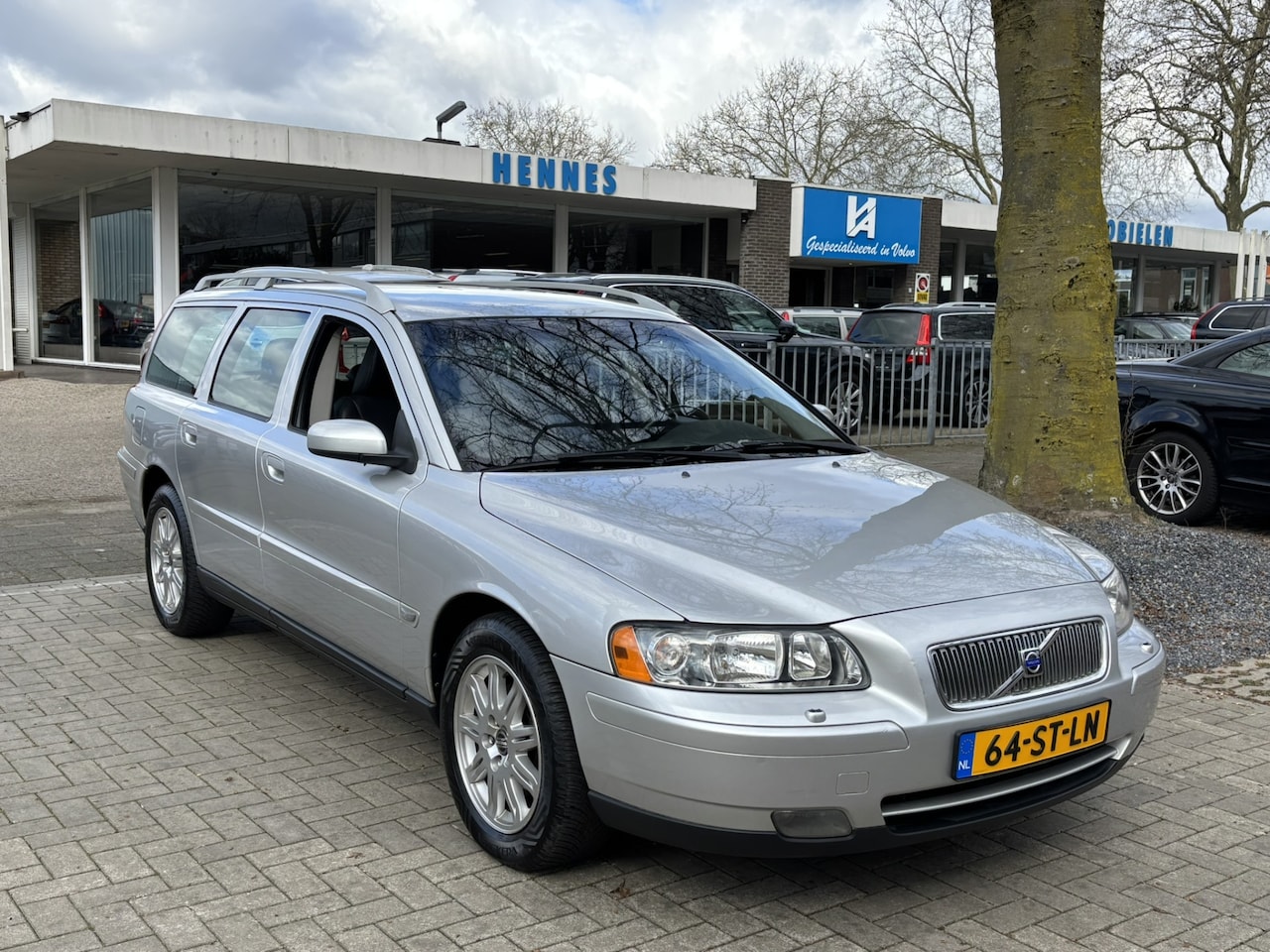 Volvo V70 - 2.4 Edition II Leder BTW voordeel €400,- - AutoWereld.nl