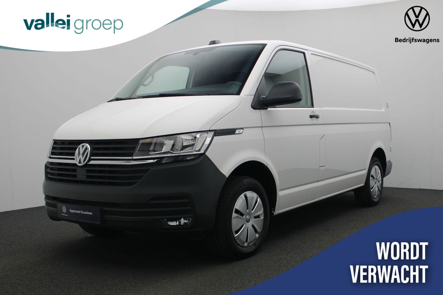 Volkswagen Transporter - 2.0 TDI 110 pk L1H1 28 Comfortline | Trekhaak | 3-Zits | Parkeersensoren achter | Apple Ca - AutoWereld.nl