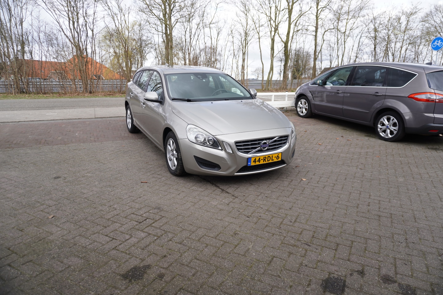 Volvo V60 - 1.6 T3 CLIMA NAVI CRUISE - AutoWereld.nl