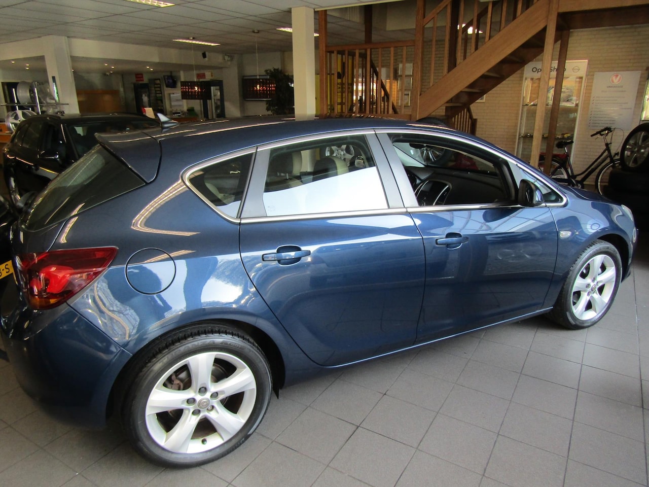 Opel Astra - 1.6 AUTOMAAT LEER XENON NAVI TREKHAAK - AutoWereld.nl