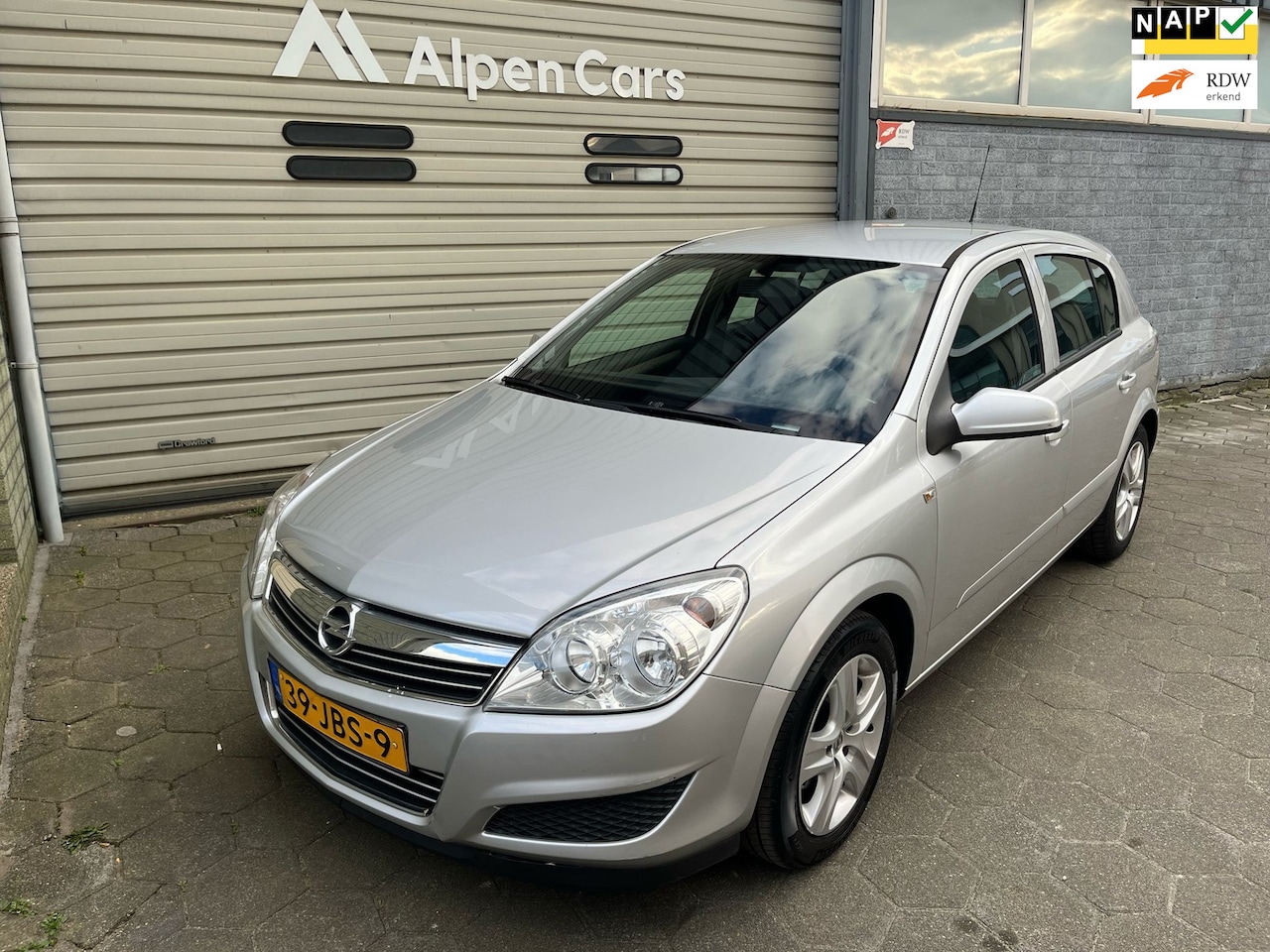 Opel Astra - 1.6 Executive Cruise Controle / P.sensor / Airco / NAP / Trekhaak - AutoWereld.nl